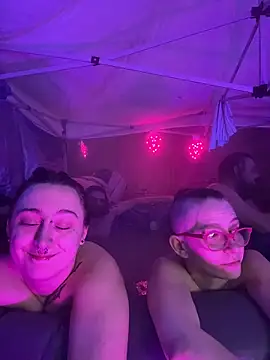 NovaLove2002 online show from February 9, 5:32 am