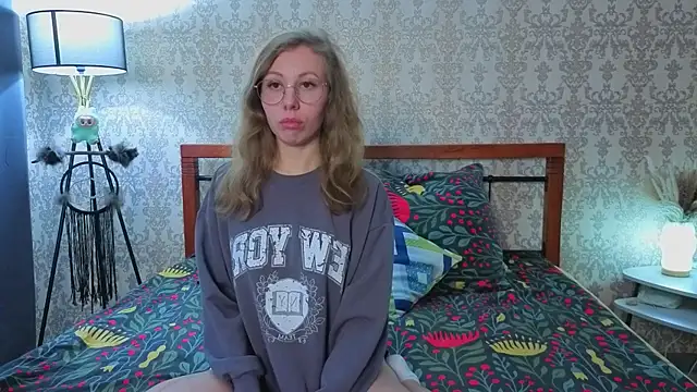 Lill Mary online show from December 3, 4:59 am