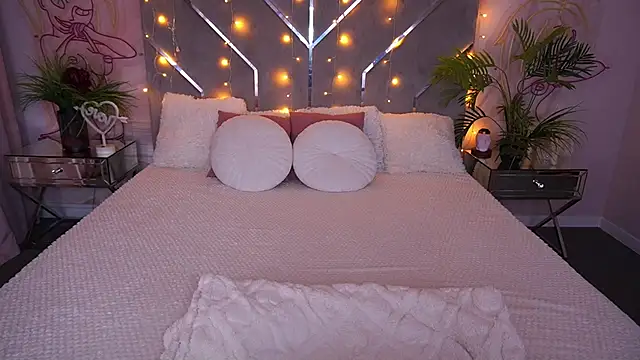 MirandaWong online show from February 24, 7:40 am