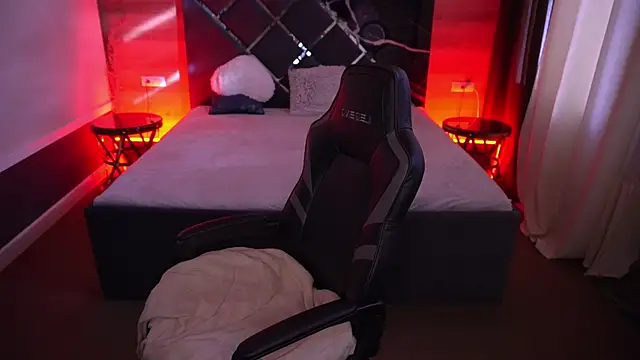 MirandaWong online show from October 31, 7:12 am