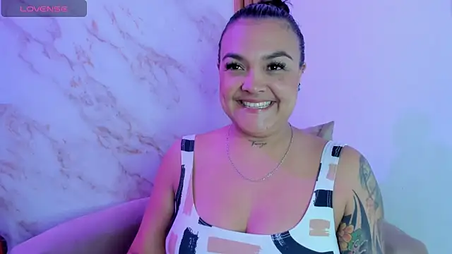 lyn adamns online show from December 4, 7:47 pm