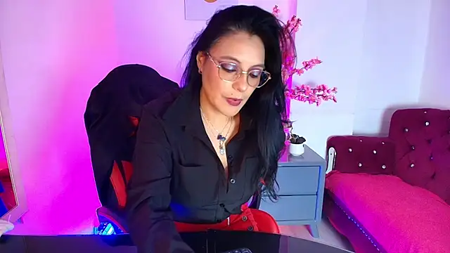 Zuzana21 online show from June 18, 1:05 pm