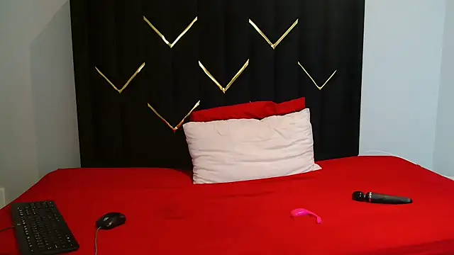 Snapshot of StallionMilf_Queen chatting on September 18, 6:06 pm StallionMilf Queen online show from September 18, 6:06 pm