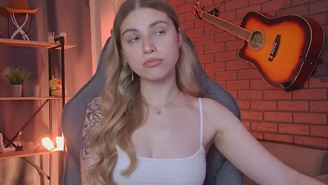 EllieCutes online show from June 21, 12:09 pm