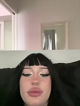 Snapshot of madelinexx chatting on September 15, 8:22 am madelinexx online show from September 15, 8:22 am