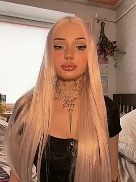 madelinexx online show from June 14, 1:00 pm