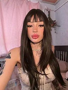madelinexx online show from July 4, 11:50 am