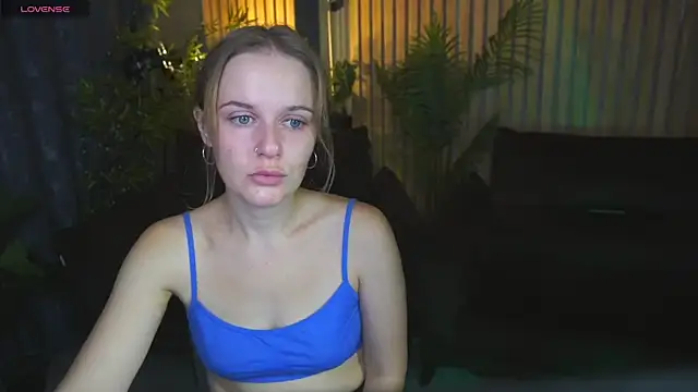 Snapshot of MaribelRiverr_ chatting on October 17, 5:43 am MaribelRiverr online show from October 17, 5:43 am