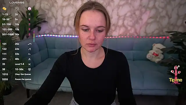 Snapshot of MaribelRiverr_ chatting on October 14, 6:27 am MaribelRiverr online show from October 14, 6:27 am