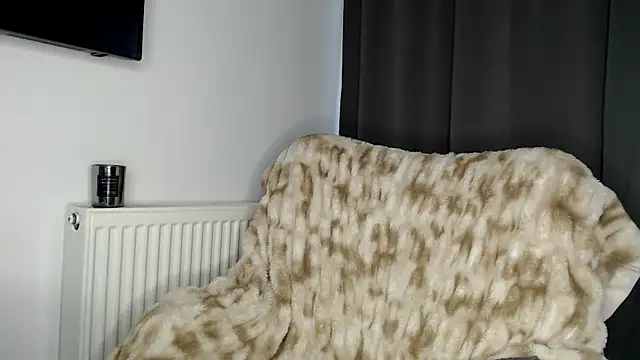 ElizabethAC online show from January 8, 10:30 am