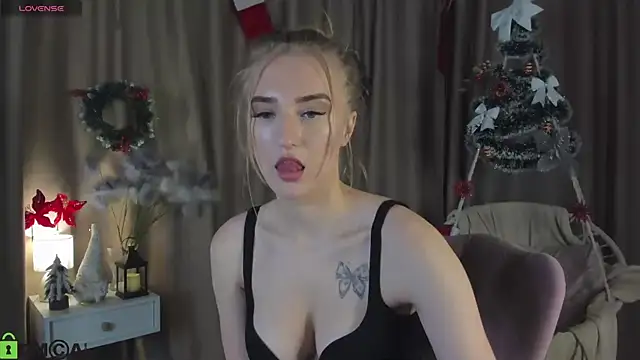 Stacy River online show from November 28, 3:15 pm