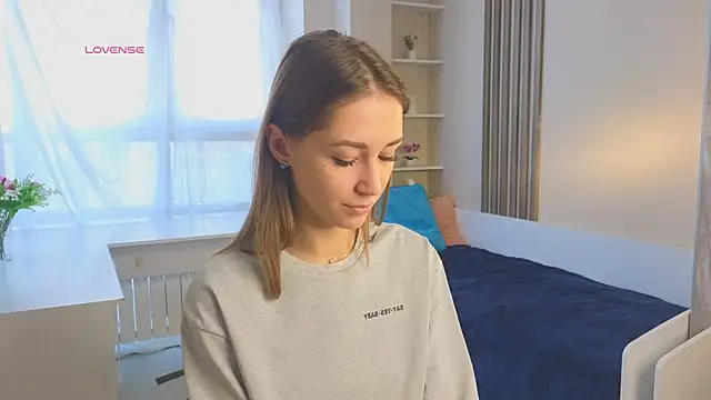 RennieLewis online show from October 13, 3:31 am