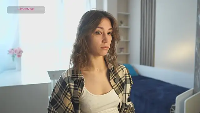 RennieLewis online show from October 4, 3:56 am