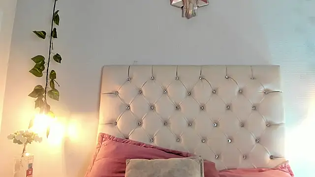 Snapshot of Isabella_Flowers chatting on October 7, 8:57 pm Isabella Flowers online show from October 7, 8:57 pm