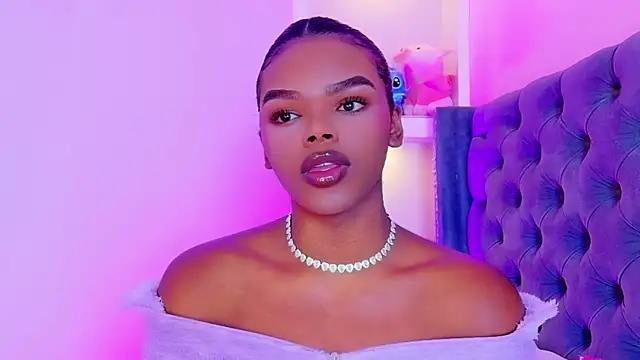 CamiEstrada online show from November 18, 10:33 pm