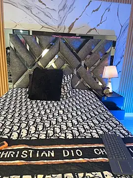 LylaLee111 online show from November 5, 1:05 pm