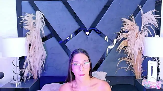 Snapshot of KylieWhite chatting on October 24, 2:24 pm KylieWhite online show from October 24, 2:24 pm