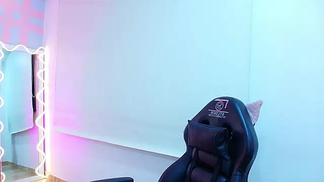 Brendda tay online show from December 5, 3:39 am