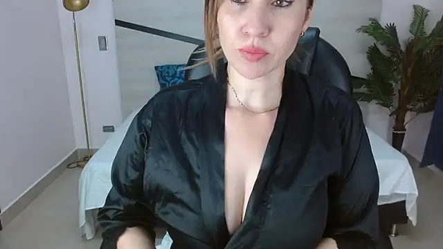 adhara cortez online show from July 6, 8:33 pm