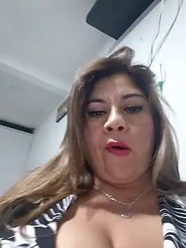 Laura-Hernandez online show from July 23, 5:15 am