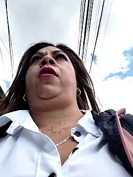 Laura-Hernandez online show from November 12, 4:27 pm