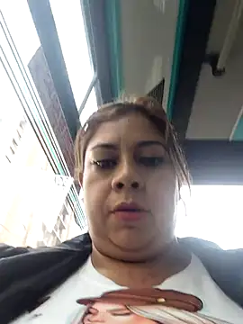 Laura-Hernandez online show from June 18, 2:44 pm