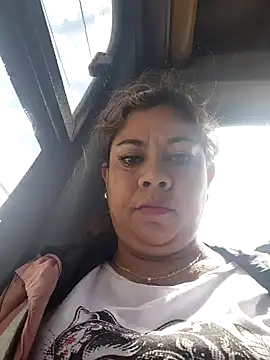 Laura-Hernandez online show from July 22, 3:02 pm