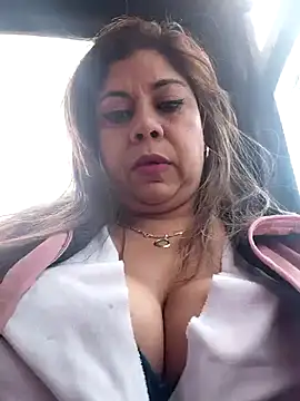 Laura-Hernandez online show from July 25, 3:52 pm