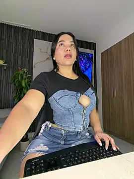 Abril10  online show from June 4, 4:00 pm