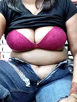 Snapshot of QueenHaryana chatting on October 12, 8:28 am QueenHaryana online show from October 12, 8:28 am
