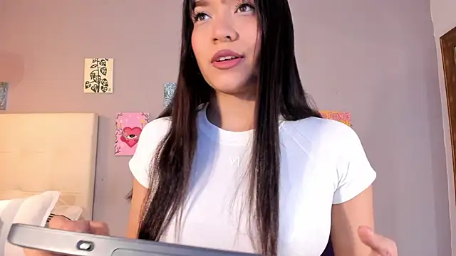Maia W10 online show from June 28, 3:29 pm