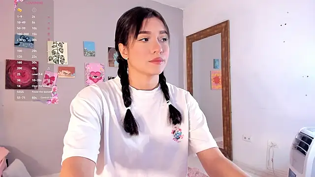 Maia W10 online show from August 1, 12:29 pm