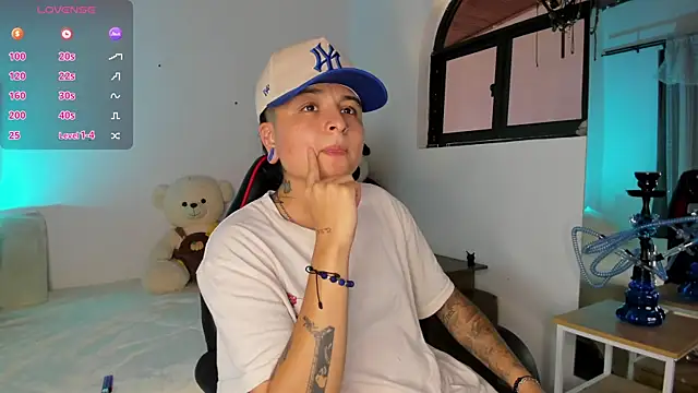 ZuryRamirez  online show from May 22, 8:40 pm