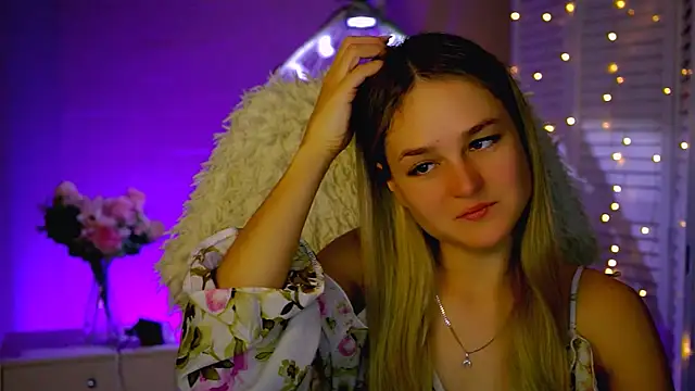 DeboraLarson online show from December 2, 4:03 am