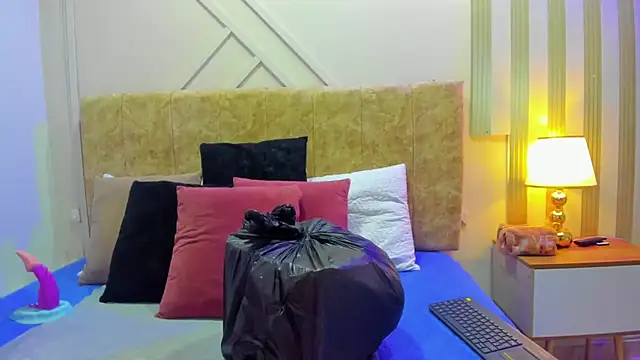 ashley  foxx  online show from October 22, 1:49 pm