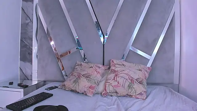 samantaht online show from October 28, 6:35 pm