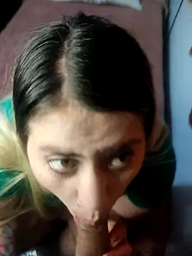 Snapshot of Mia_queenOfBlowjob chatting on October 27, 7:04 am Mia queenOfBlowjob online show from October 27, 7:04 am