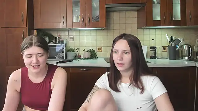HotCaramellsTV online show from July 6, 8:30 am