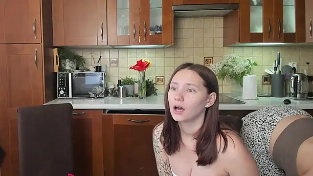 HotCaramellsTV online show from June 2, 11:55 am