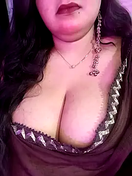Suhanakhan00 online show from April 27, 6:27 pm