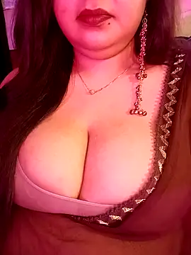 Suhanakhan00 online show from April 26, 6:27 pm