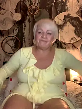 Laura Millf online show from November 7, 5:18 pm