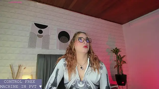 Lizzie-Evans online show from July 28, 12:01 pm