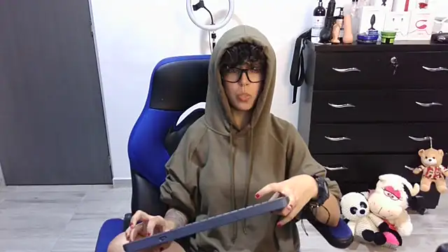 thomascooper7 online show from September 17, 1:03 am