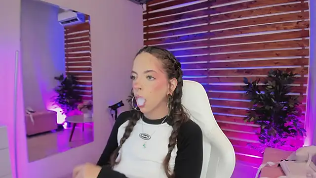 Sapphire Venuss online show from February 25, 1:26 am