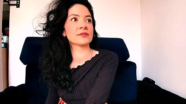 miabeautyxx online show from April 22, 1:52 pm