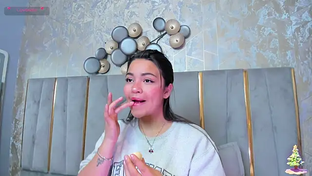 KimDevinne online show from December 21, 3:44 am