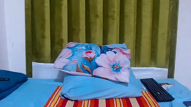 BigbootyNickyx online show from June 14, 2:24 am