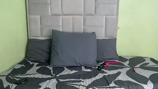 ThickPearlx23 online show from November 26, 6:36 am