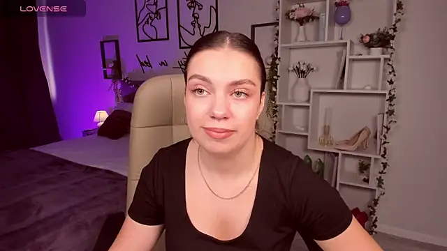 Snapshot of DaniellaLovely chatting on September 15, 10:45 am DaniellaLovely online show from September 15, 10:45 am